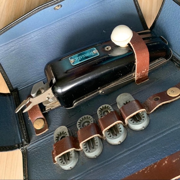 Vintage Domestic Buttonholer Attachment in Case! WITH 4 Plates - Picture 8 of 9